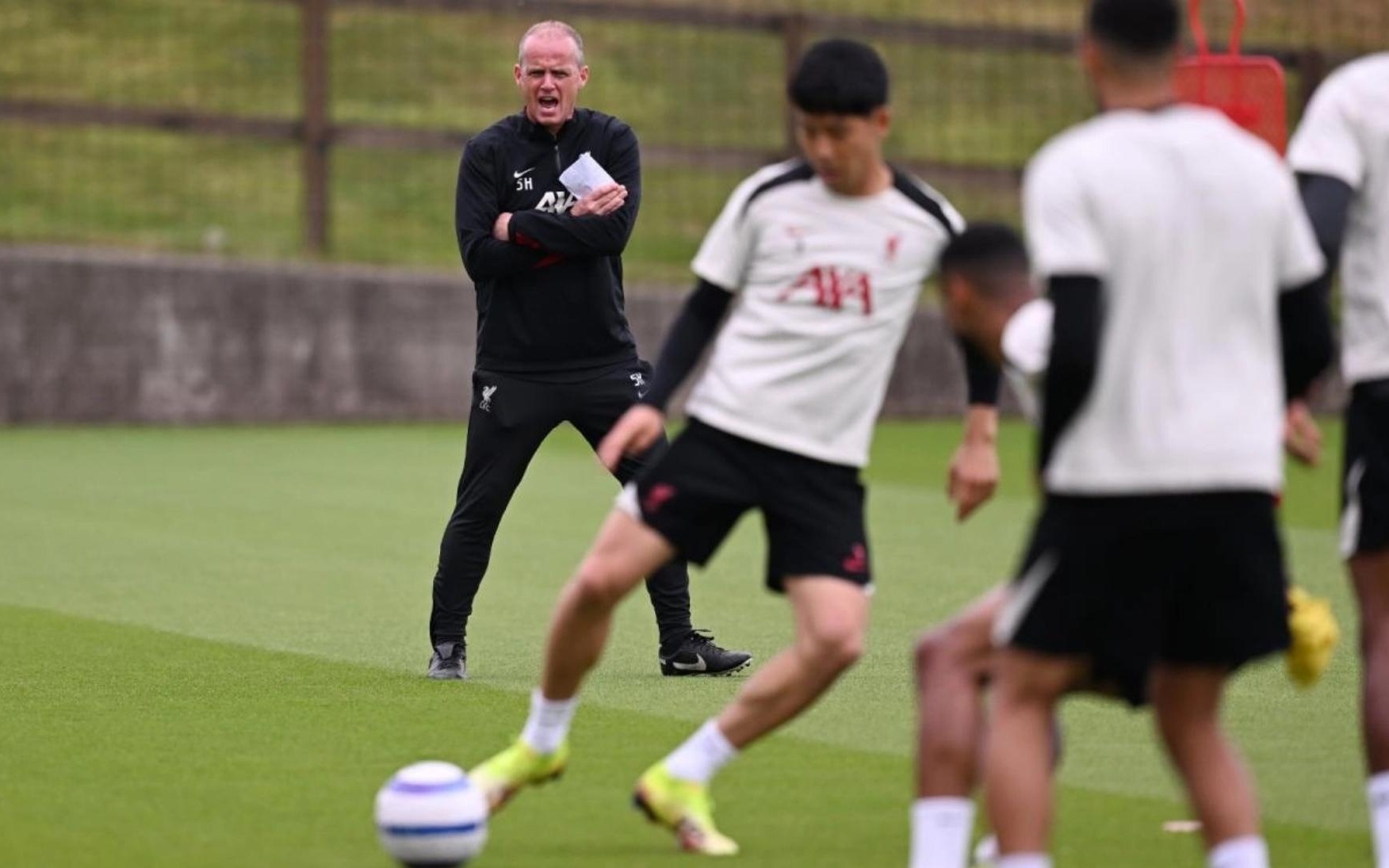 他在巴黎已 他在巴黎已